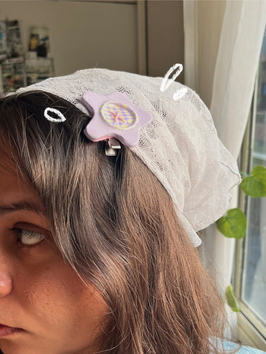 A Daisy Button Hairpin